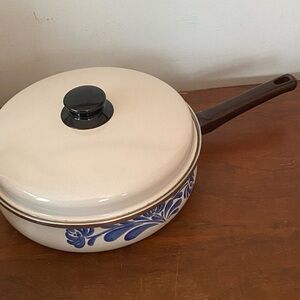 Vintage Pfaltzgraff Yorktowne 10" Saute frying pan w/ Lid blue & white floral